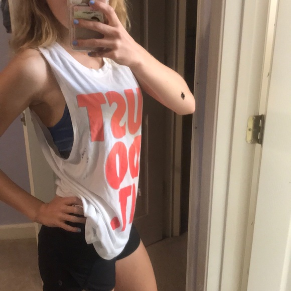 Cute Nike muscle tank! Size xs - Picture 2 of 4